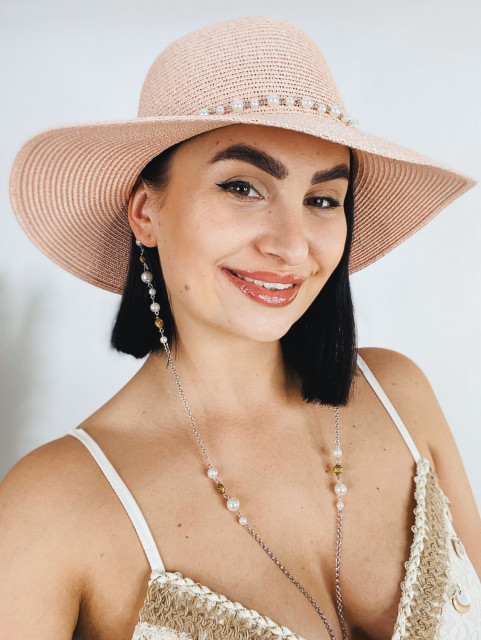 Dámský růžový slaměný klobouk s perlami